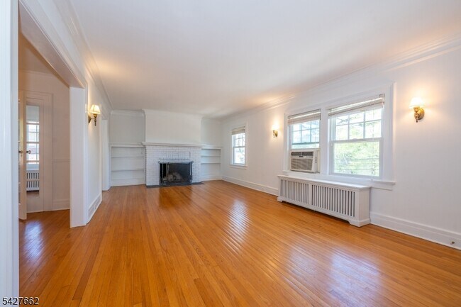 Building Photo - 200 Valley Rd