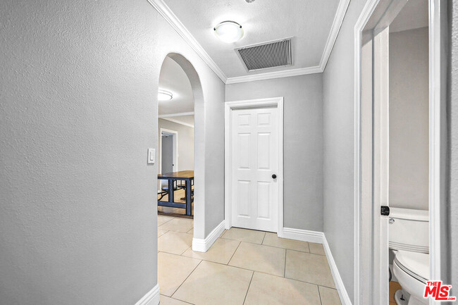 Building Photo - 11419 Sunshine Terrace