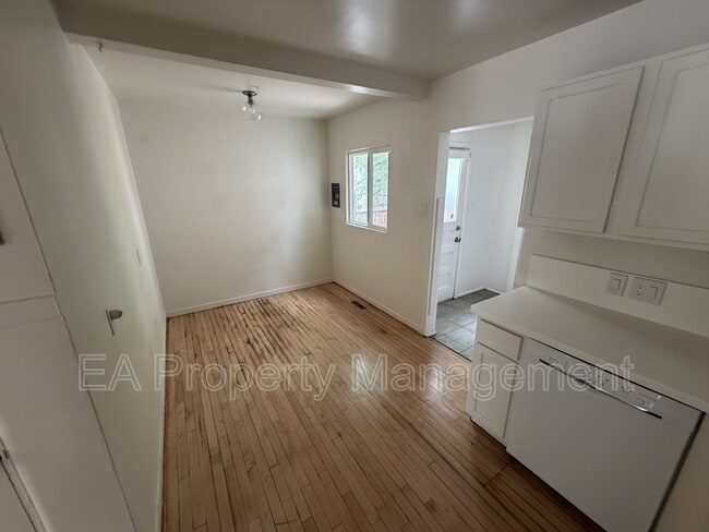 Building Photo - 3925 Mesa Verde Ave NE