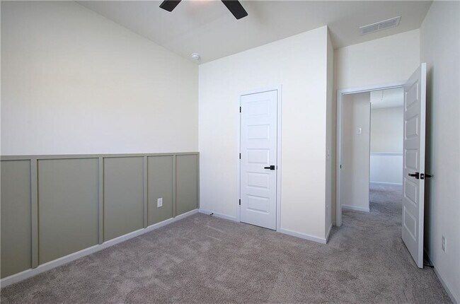 Building Photo - 10 Eagle Dr