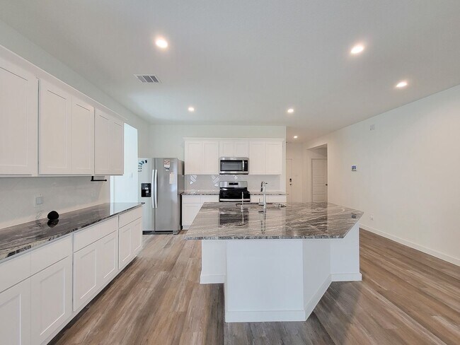 Building Photo - This stunning 4-bedroom, 2-bathroom Rosharon lease features modern upgrades, an open-concept layo...