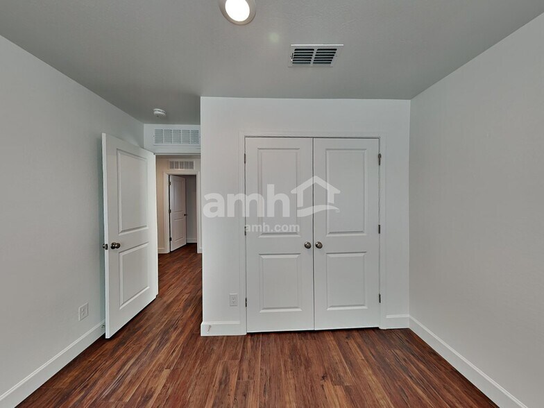 Building Photo - 8887 N 171st Dr