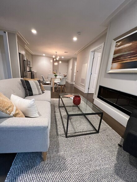 Building Photo - 214 Market St