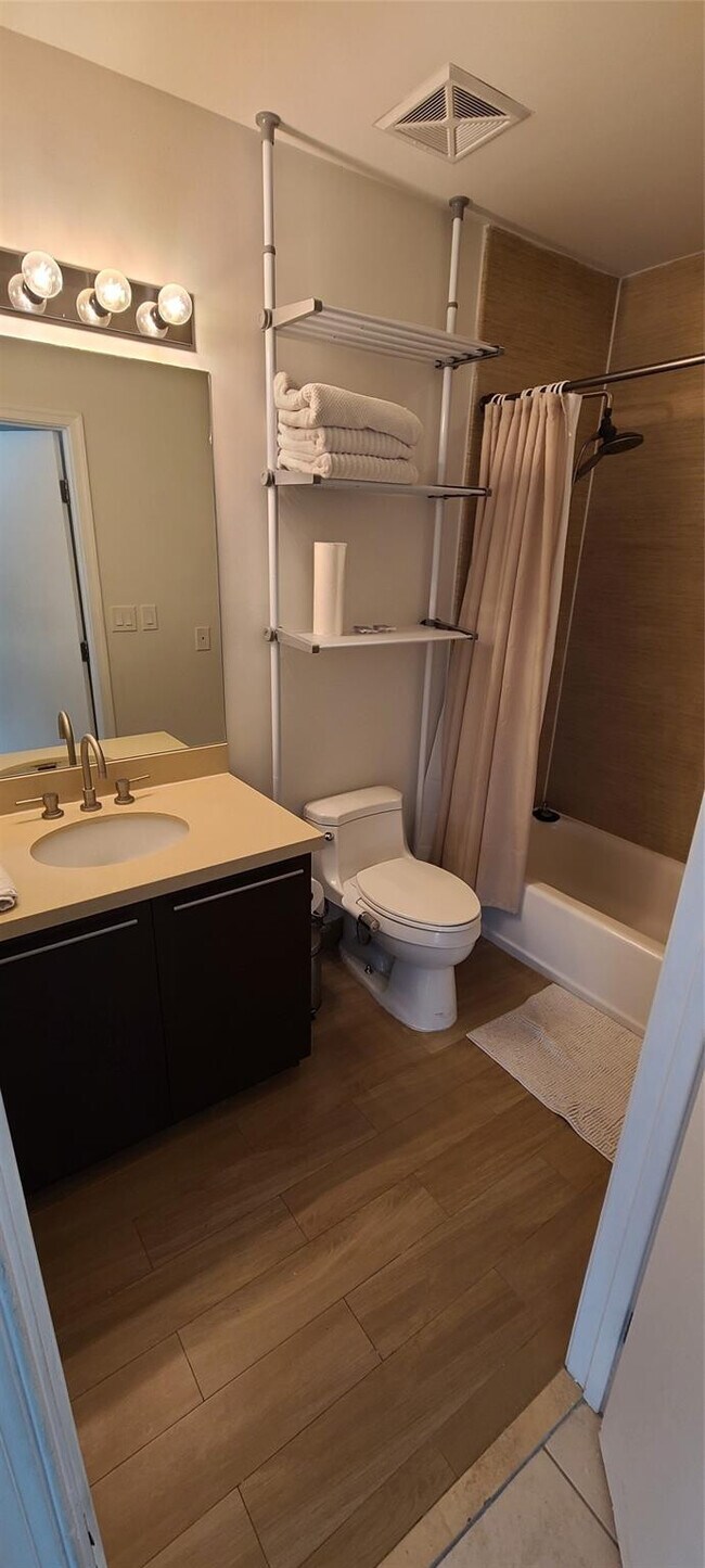 Building Photo - 7928 East Dr