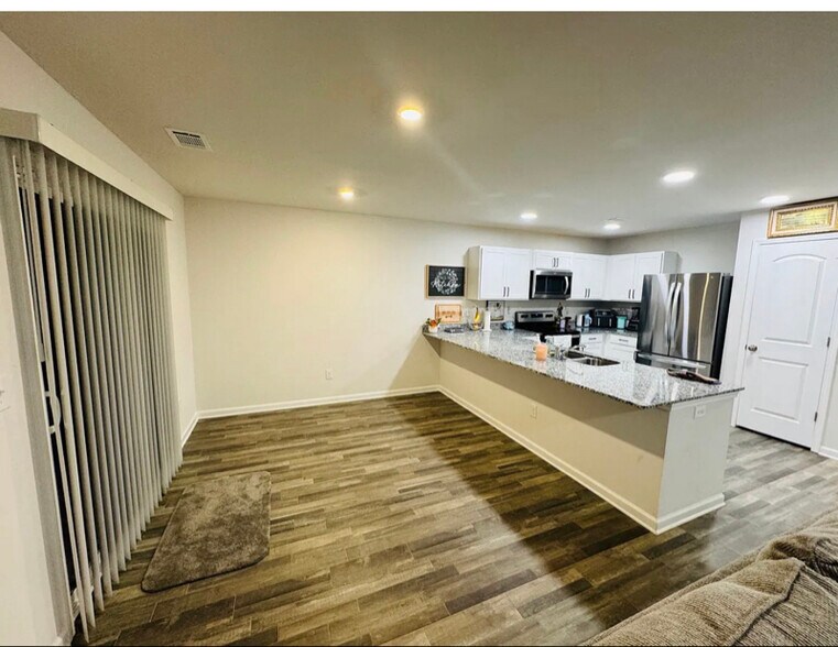 Building Photo - 126 Evonshire Blvd