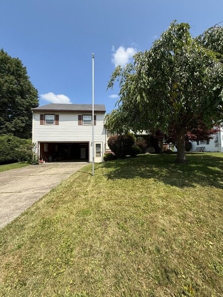 Primary Photo - 222 Indiana Ave