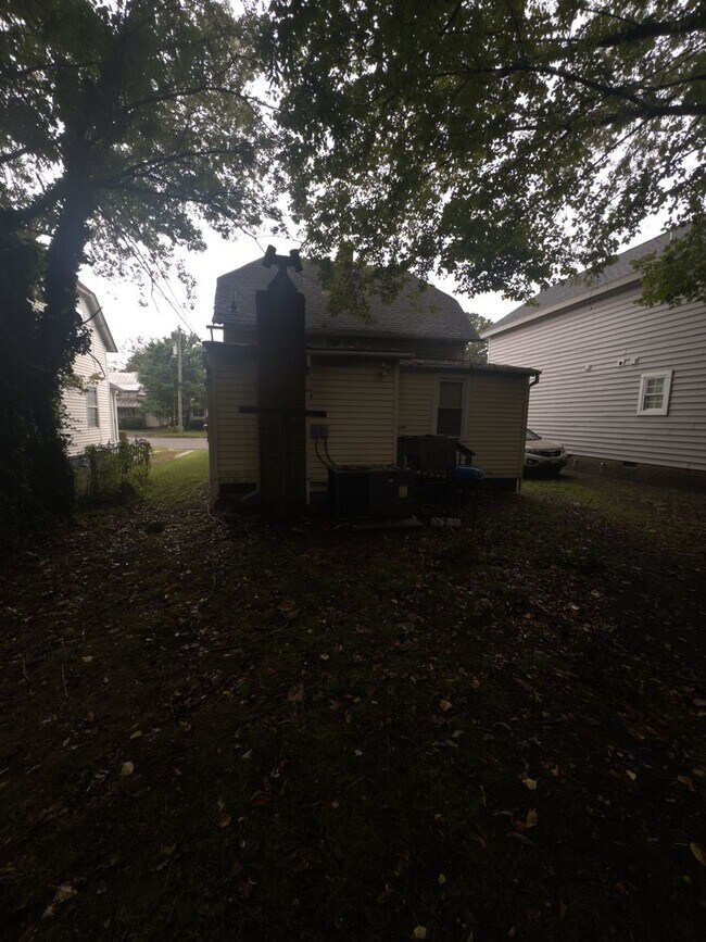 Building Photo - Single Family Home Available Almost Immediately!