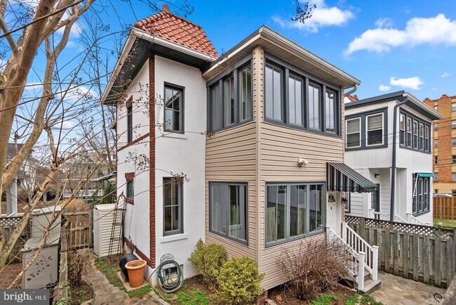 Building Photo - 3247 38th St NW