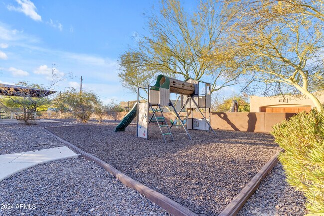 Building Photo - 2322 E Samantha Way