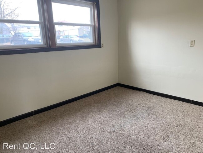 Building Photo - 604 W 63rd St