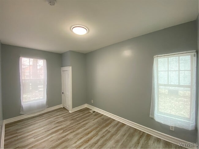 Building Photo - 244 Purdy St