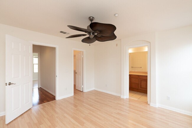 Building Photo - 3 Bedroom Townhome in the Escala Community of Mission Valley