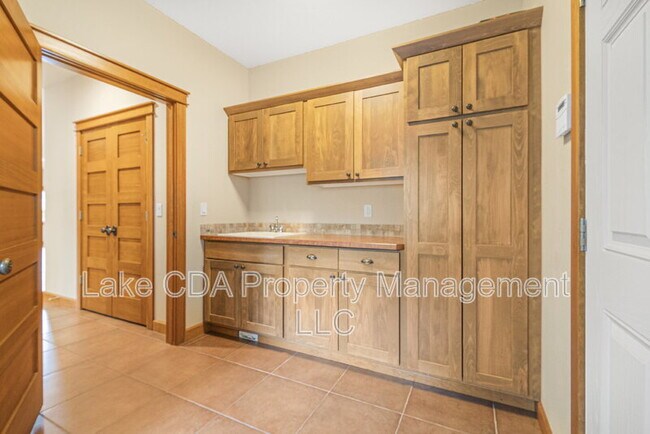 Building Photo - 3270 N Waterwood Ln