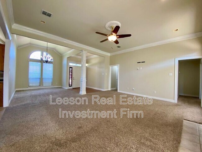 Building Photo - 2015 Regent Cir