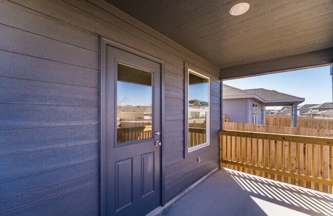 Building Photo - 5911 Rolling Gln