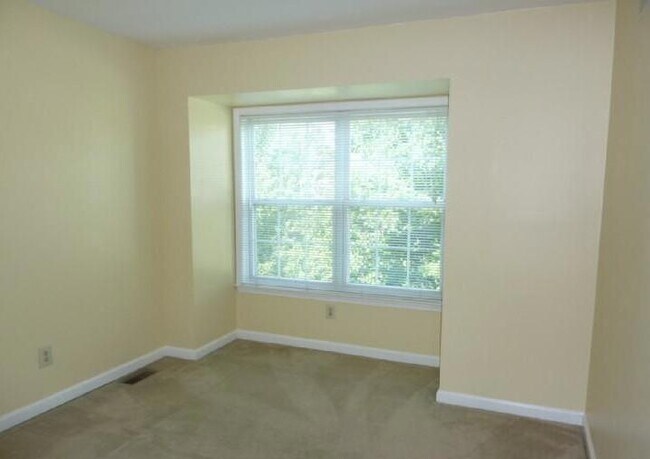 Building Photo - 331 Galway Dr