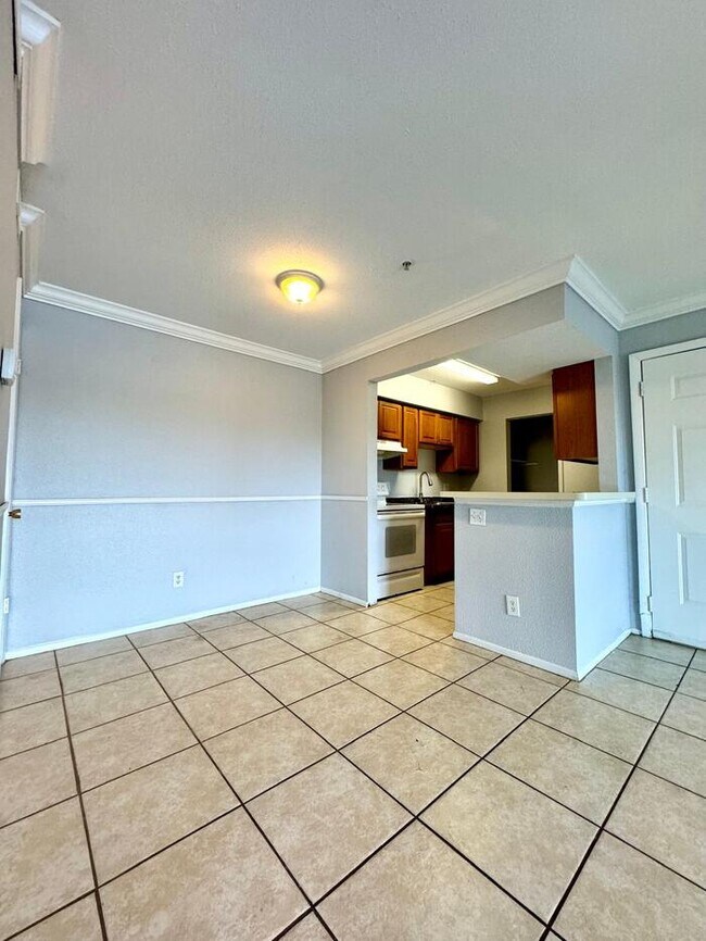 Building Photo - 2845 Winkler Ave