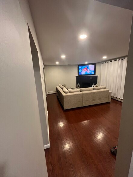 Building Photo - 596 Dell Rd