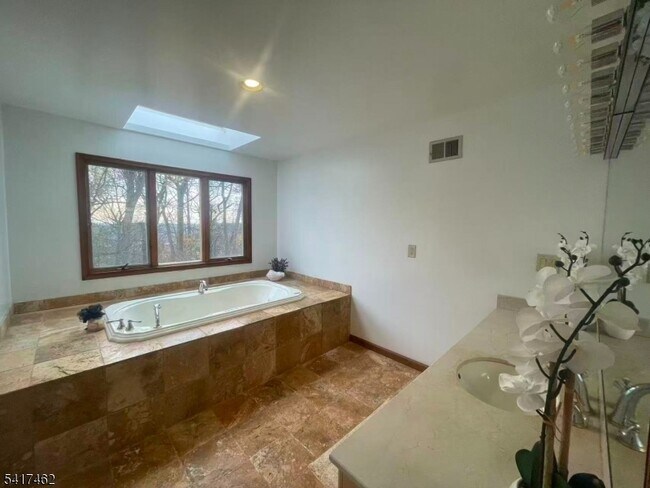 Building Photo - 306 Pleasant Valley Rd