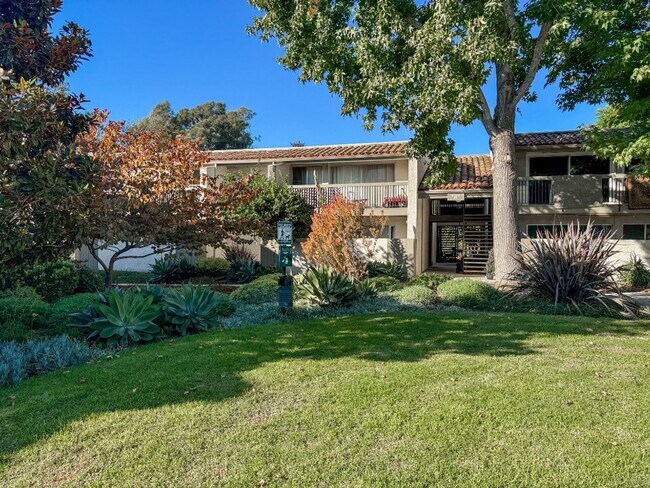 Building Photo - Bright single level 2 bed 1 bath Condo