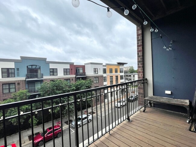 Building Photo - Luxury Condo Living in the Heart of Excelsior & Grand -Available NOW!