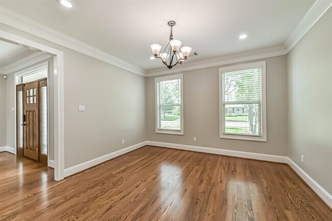 Building Photo - 1317 Chantilly Ln