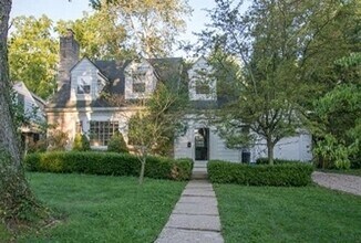 Building Photo - Beautiful 3 BR Home Near Bryan Park