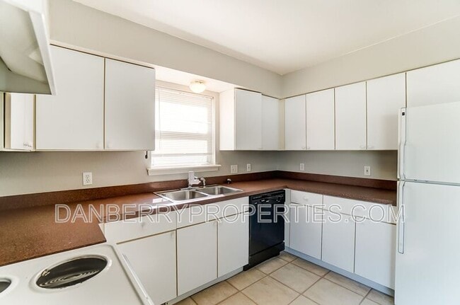 Building Photo - 3660 Willow Run Dr