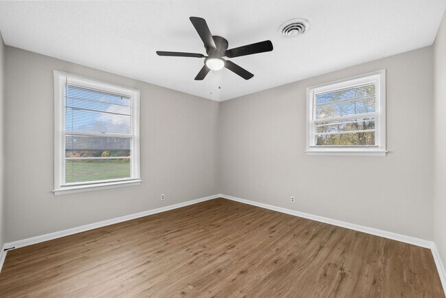 Building Photo - 125 Tandy Dr