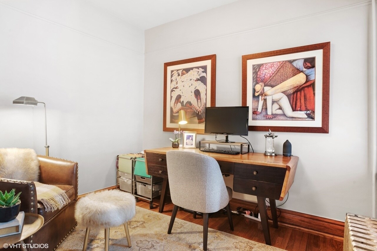(Currently Unfurnished) - 1823 W 22nd Plz