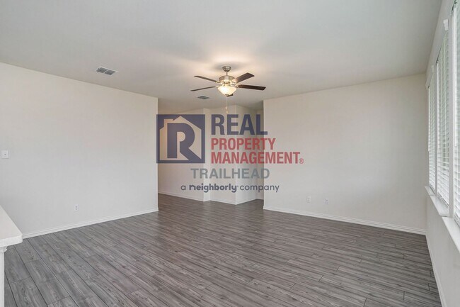 Building Photo - Charming 3-Bedroom Home in Desirable Neighborhood!