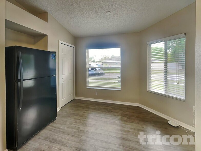 Building Photo - 11759 Lynmoor Dr