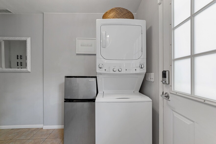 Building Photo - 4759 Baylor Dr