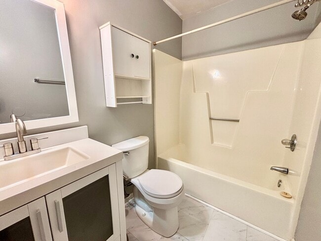 Building Photo - Gorgeous 3 Bedroom Home In Virginia Beach