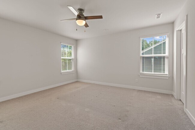 Building Photo - 4BR House