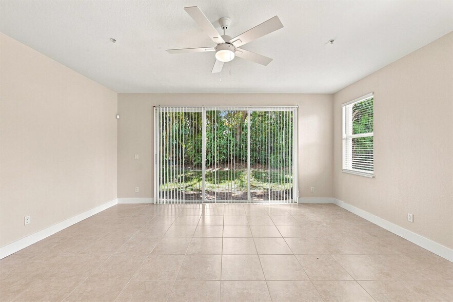 Building Photo - 813 Pipers Cay Dr