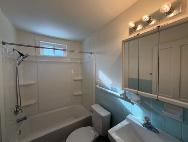 Building Photo - 38-42 E XENIA