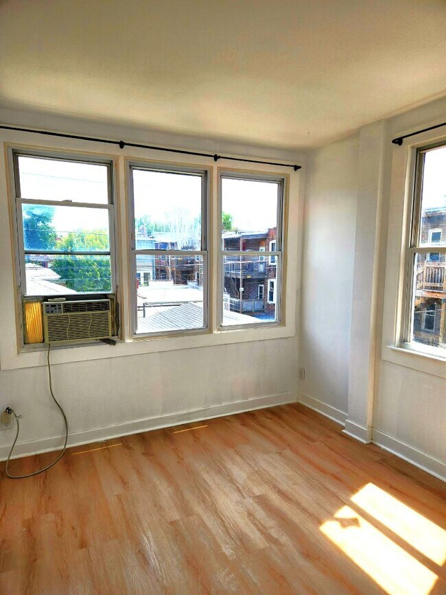 Building Photo - 2509 N Harding Ave