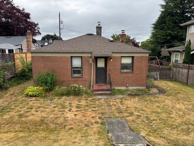 Building Photo - 6227 53rd Ave NE