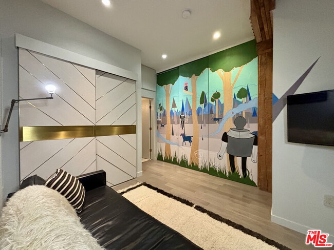 Building Photo - 527 Molino St