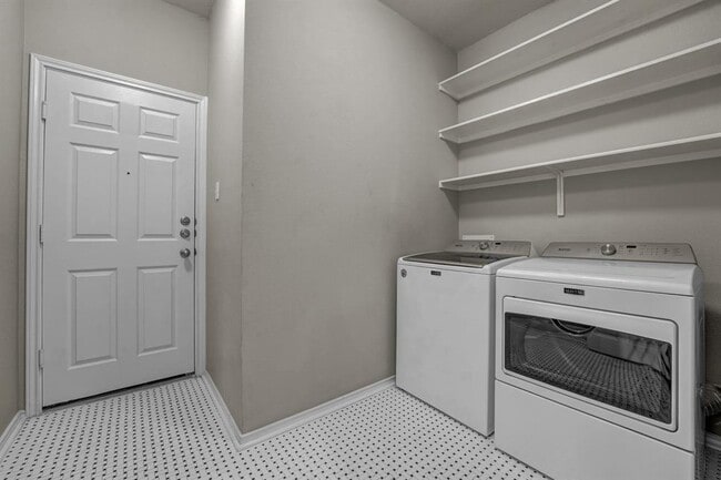 Building Photo - 18616 Star Gazer Way