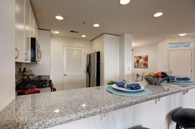 Building Photo - Gated Community With Pool and Fitness Center / 2 Beds 2 Baths