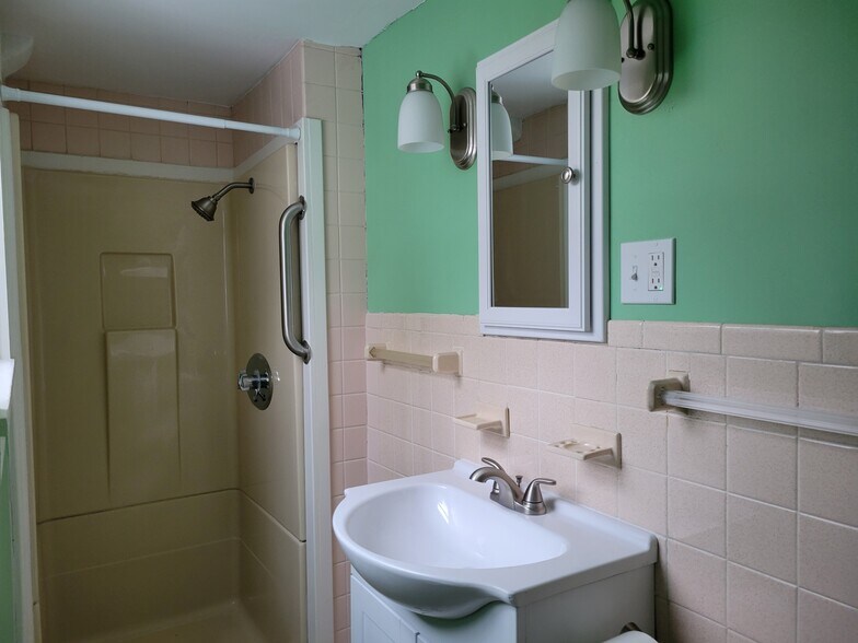 Building Photo - 106 Emerson Ave