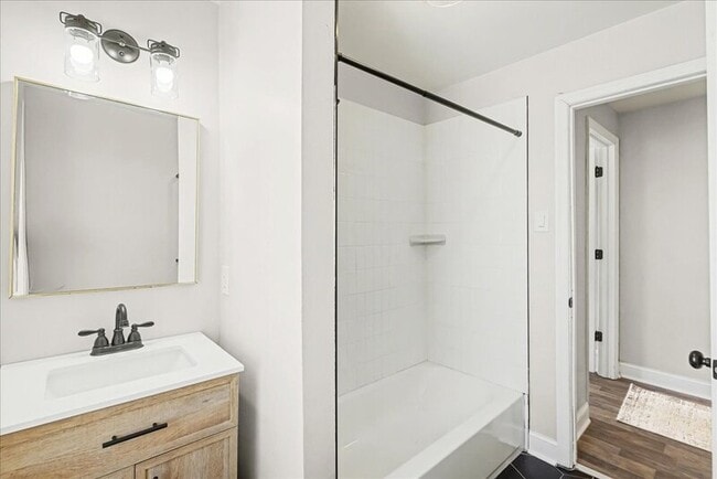 Building Photo - 515 Harrison Ave