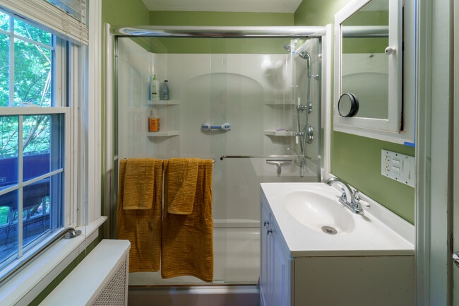 Building Photo - 45 Taconic Ave