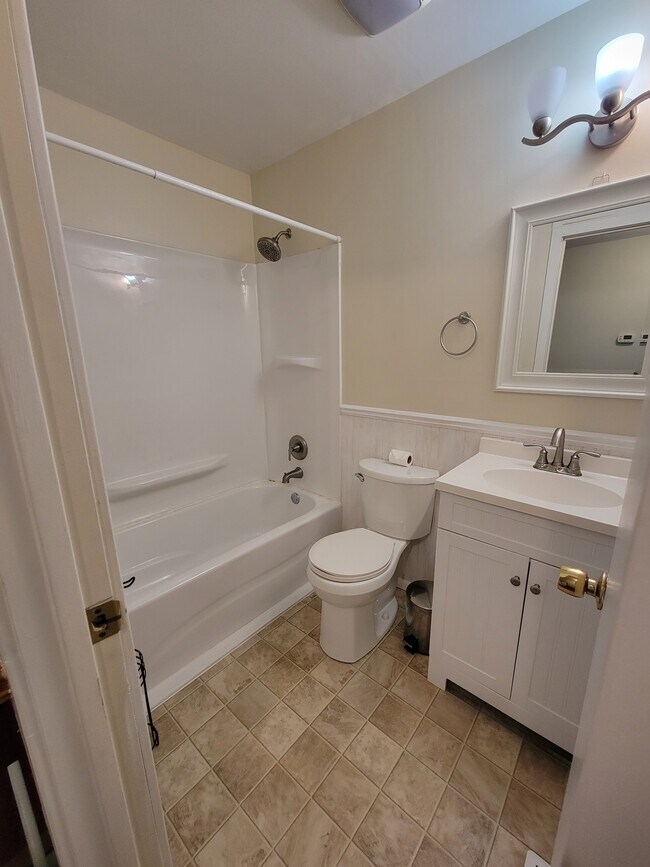 Building Photo - 9115 Honeysuckle Dr