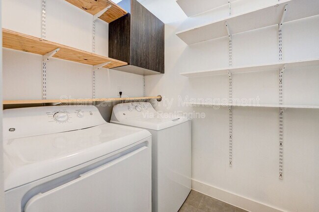 Building Photo - 2333 Sperber Ln