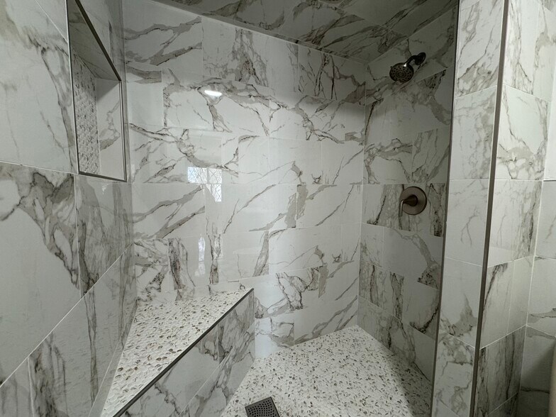 Primary Bedroom Private Bathroom - 192 Burnett Ave