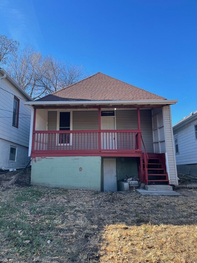 Building Photo - Cozy Renovated 2 Bed in South Omaha!