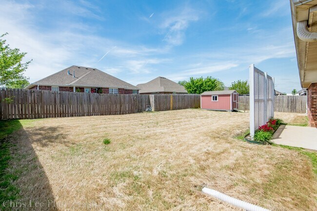 Building Photo - Large 3 Bedroom Home in Perfect Condition! Great Location!